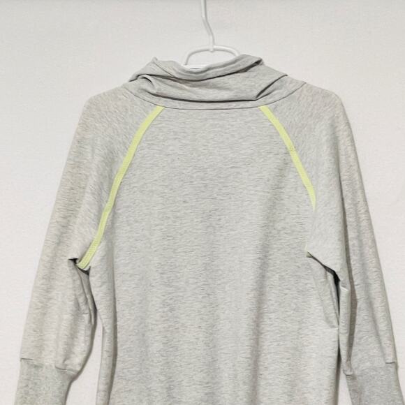 Lucy Funnel Neck Pullover Athleisure Sweatshirt Women's Medium Gray Thumb Holes - Picture 7 of 9